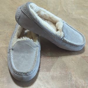 UGG ANSLEY LIGHT GREY GRAY SHEARLING LINED MOCCASIN SHOE US 7 GUC